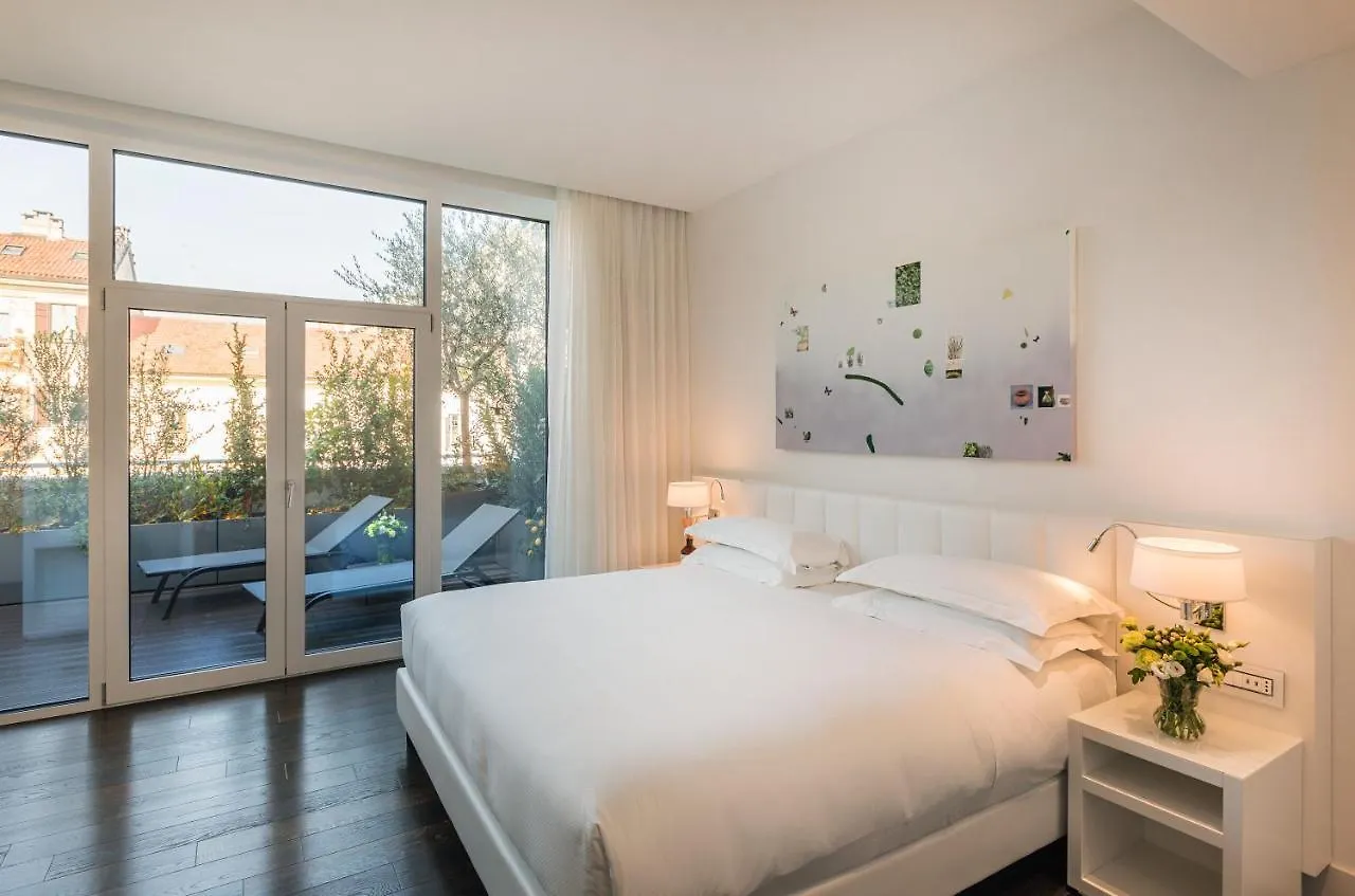 *****  Magna Pars L'Hotel A Parfum, Small Luxury Hotels Of The World Milan Italy